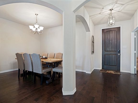 4th image of 413 Willis Way