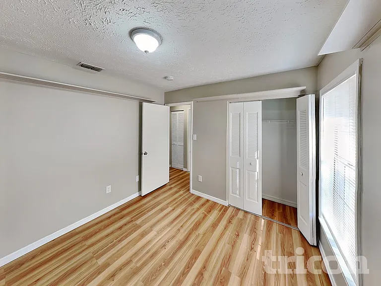 2704 Manor Hill Dr — Photo 12