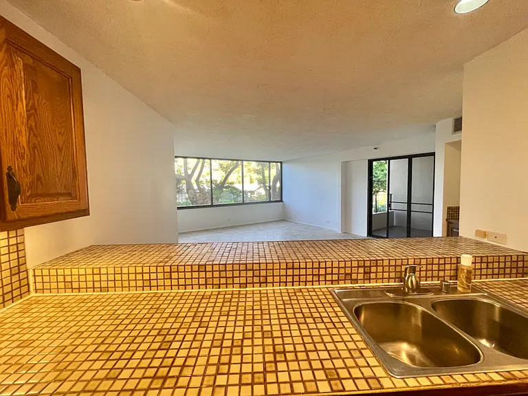 555 Hahaione St #1E-1 — Photo 14