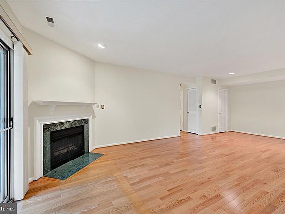 5th image of 400 Rockfleet Rd Unit 203