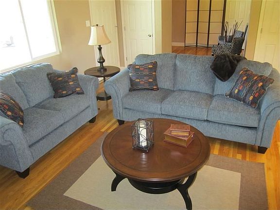 4th image of 9724 Beachwood Dr