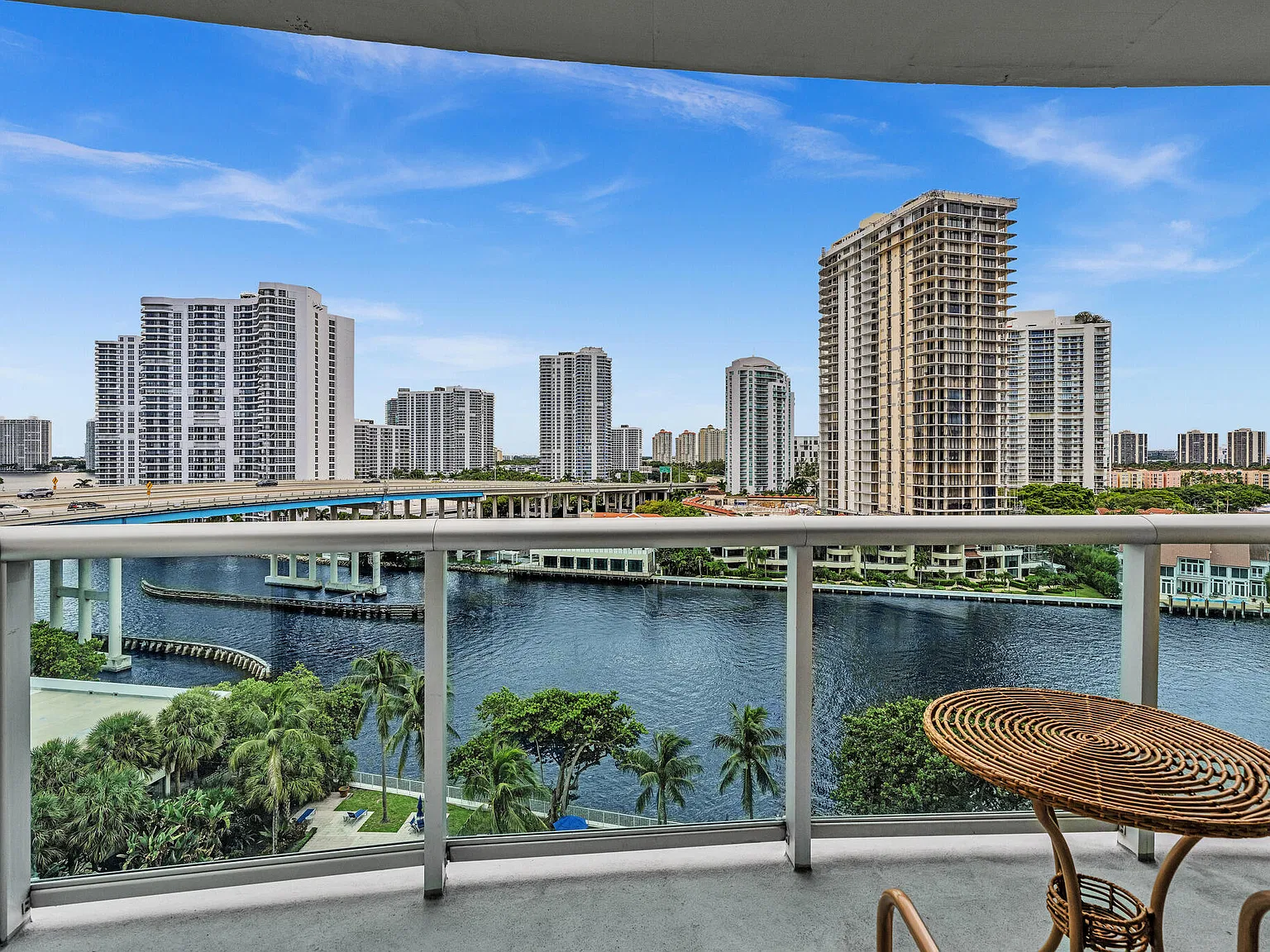 2 bed, 2.0 bath, 1525 sqft, $3,500 — Photo 4