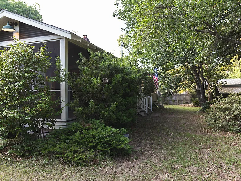 2018 Frampton Ave — Photo 6