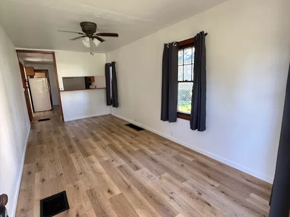 909 Finkle Ave, Marshalltown, IA 50158