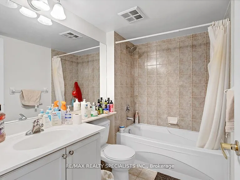 25 Kingsbridge Garden Cir #1720 — Photo 28