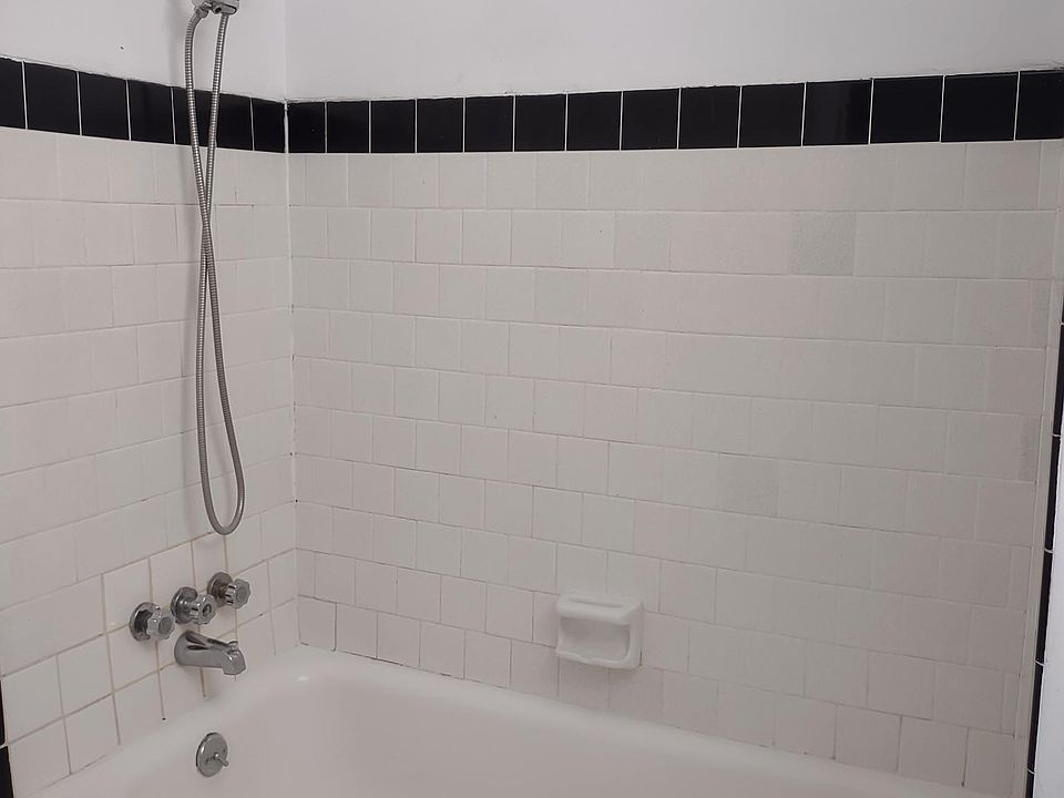 1st image of 1377 Stanwood Dr #4