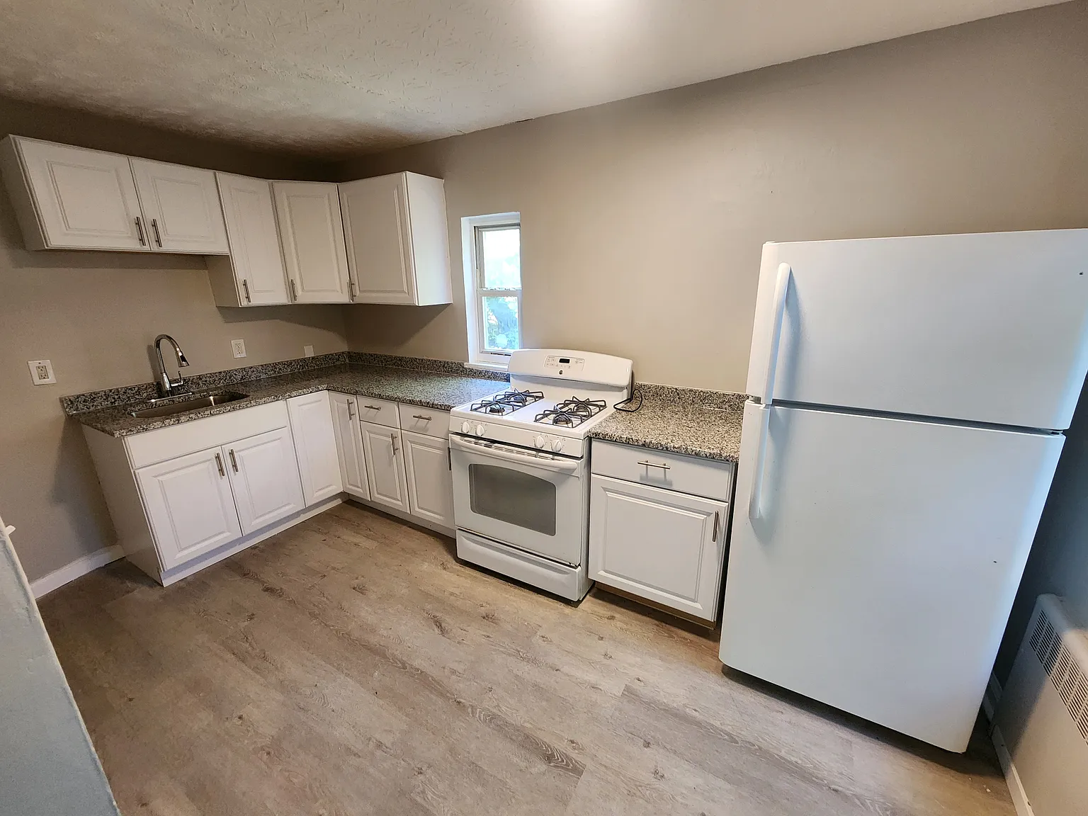 2 bed, 1500 sqft, $1,150 — Photo 2