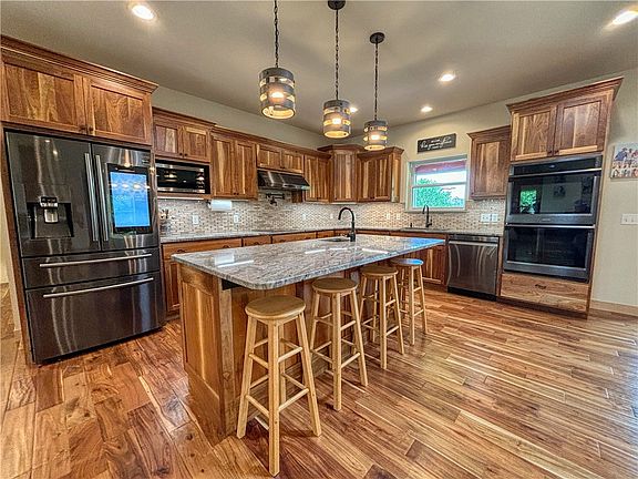 4th image of 425 Royal Crest Drive