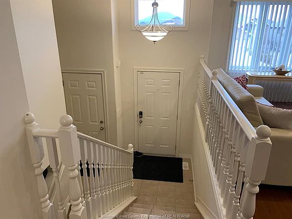 2nd image of 4750 Barcelona Cres