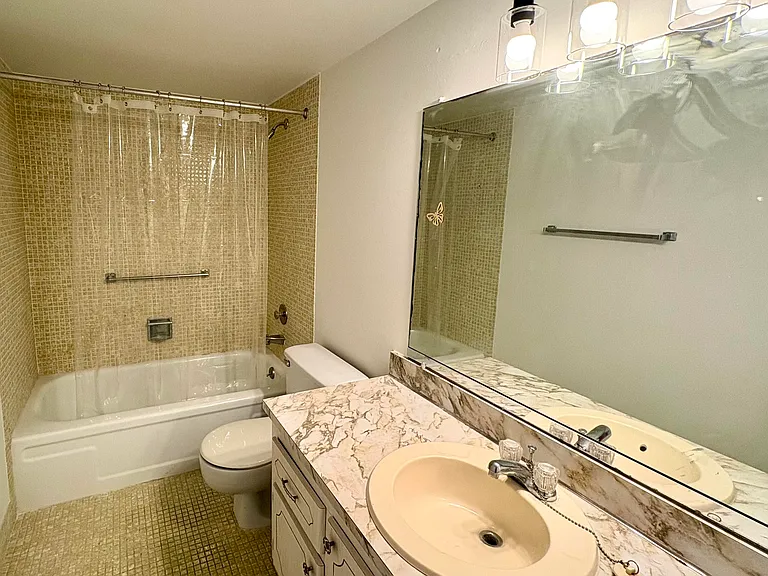 163 Somerset Cres #H — Photo 8