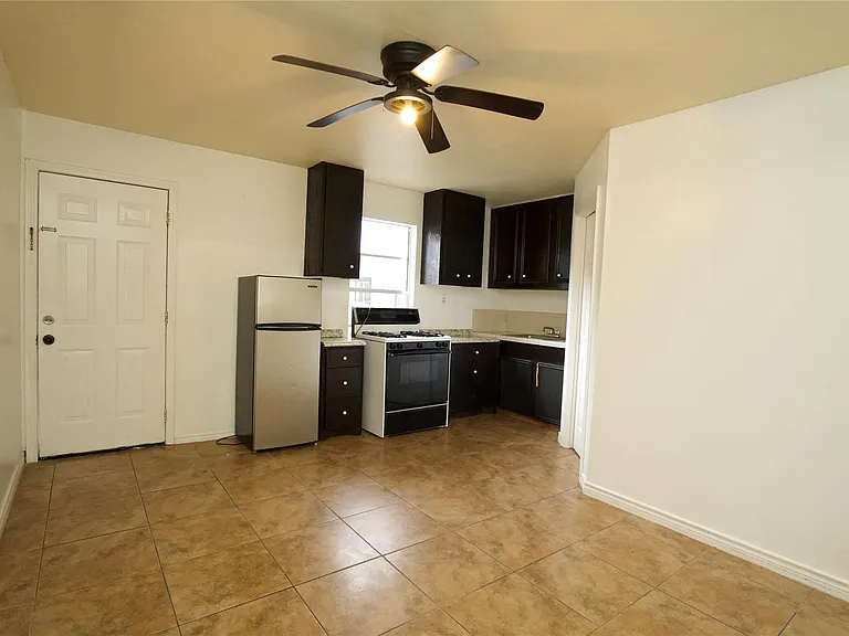 6741 Avenue E — Photo 2