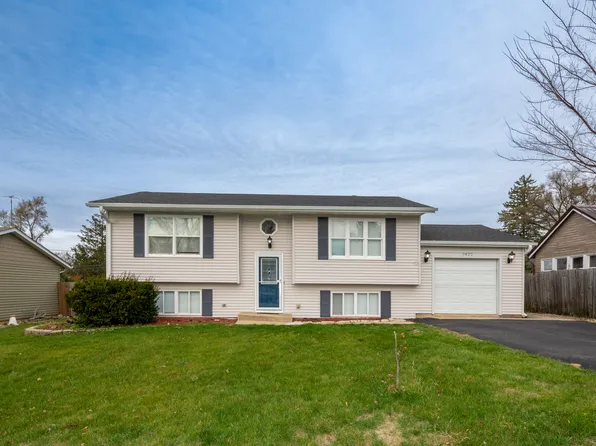 7422 Seminole Dr, Wonder Lake, IL 60097