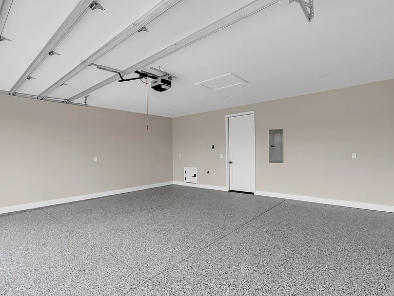 2142 E Beaumont St — Photo 40