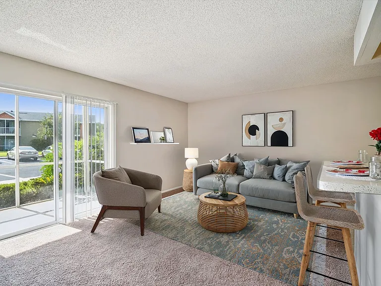 One Bedroom Large - 1 Bed / 1 Bath - 715 Sq.Ft.