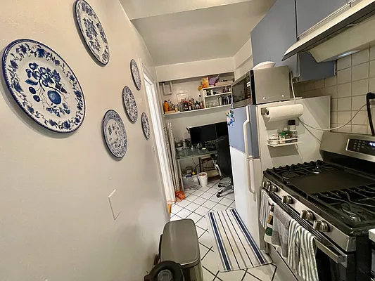 Rented by Buchbinder & Warren | media 9
