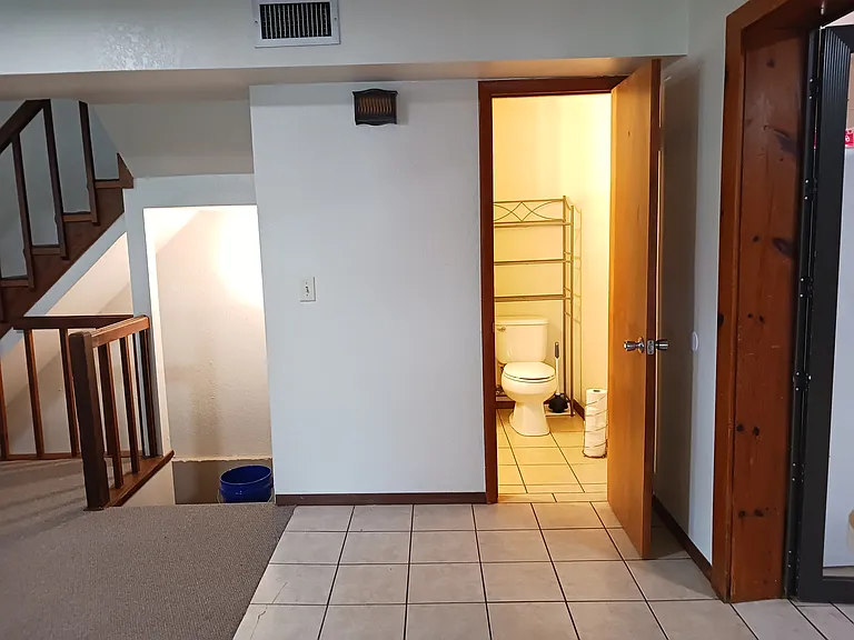 928 W Lindsey St — Photo 8