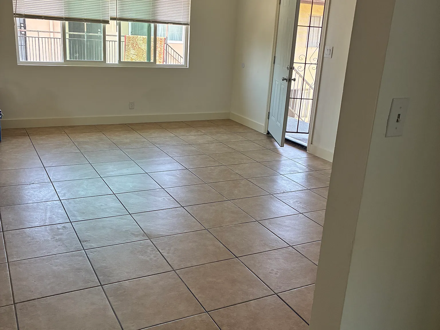 2 bed, 900 sqft, $2,295 — Photo 1