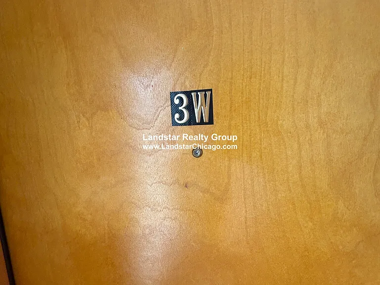 7320.5 N Ridge Blvd #3W — Photo 1