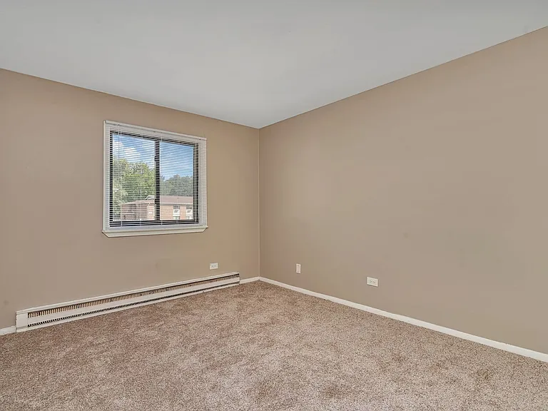 Lakeside Village Apartments — Photo 71