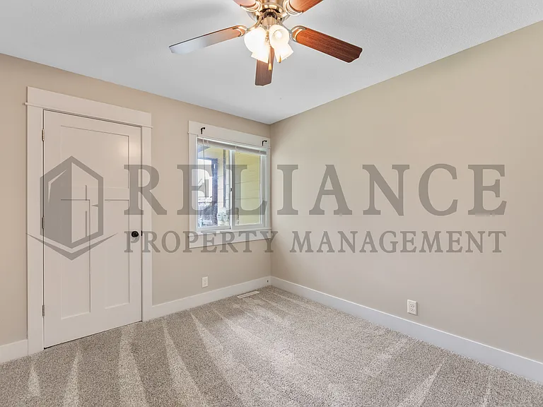 117 S Lark Ln — Photo 12