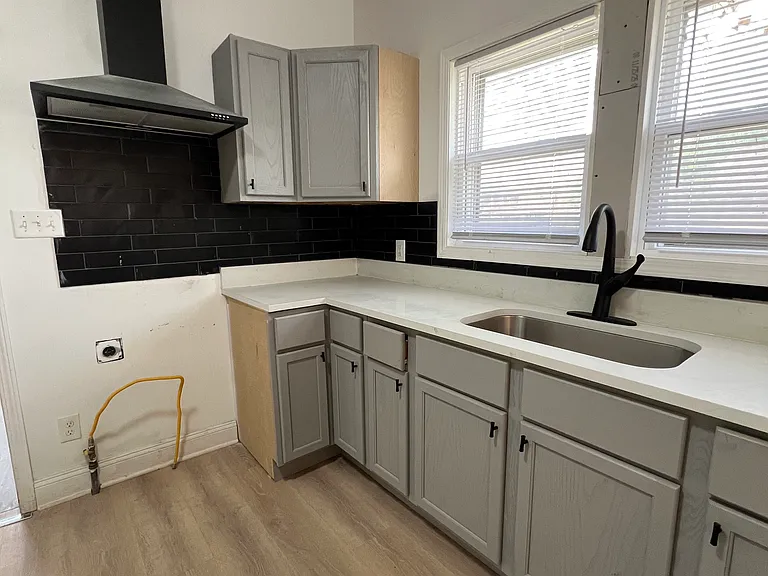 402 Lincoln St — Photo 10