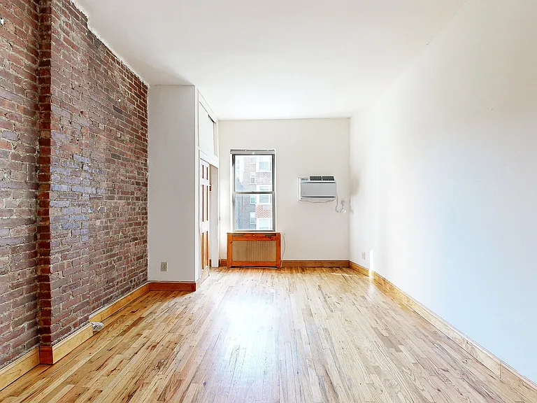 323 W 75th St #4C — Photo 3