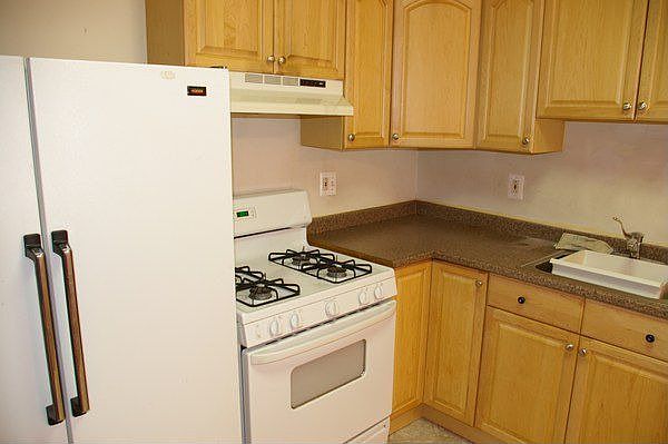 2nd image of 4703 Longshore Ave #1