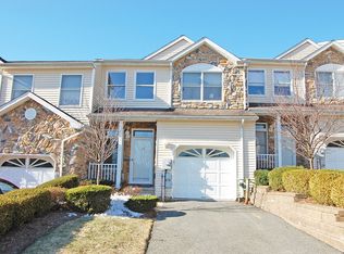 124 Springhill Dr, Morris Plains, NJ 07950