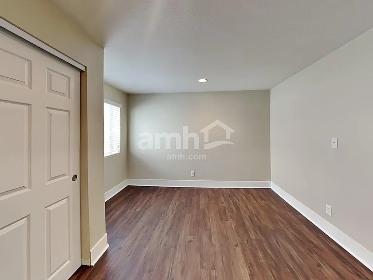 13725 Kearney St — Photo 25