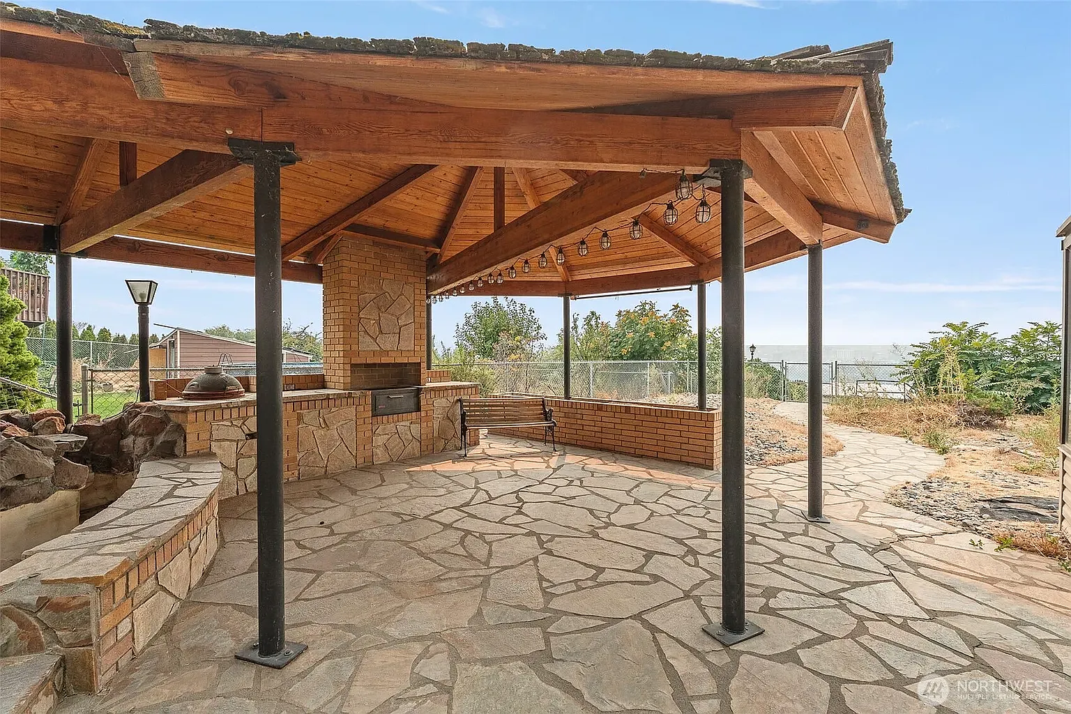 4 bed, 3924 sqft, $3,000 — Photo 3