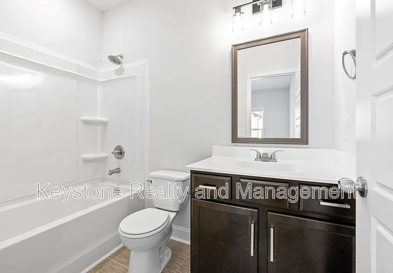 750 Tracy Ln #J-104 — Photo 8