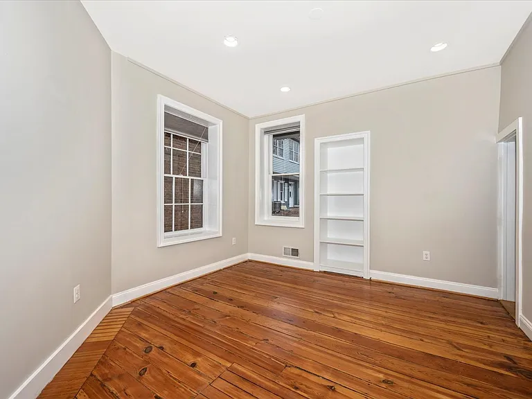 315 W Patrick St — Photo 2