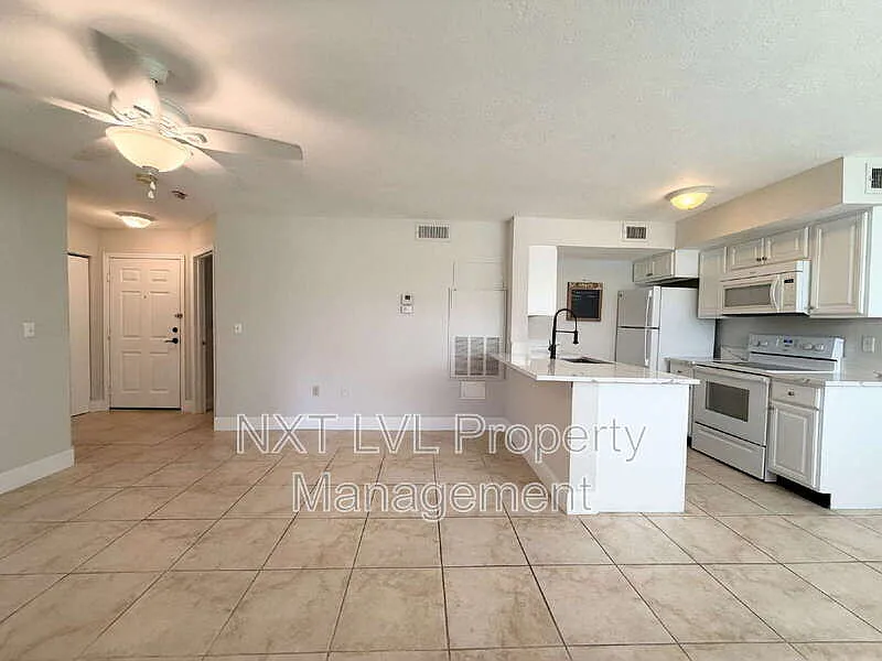 2 bed, 2.0 bath, 1033 sqft, $1,795 — Photo 3