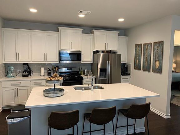 4th image of 305 Satsuma Dr