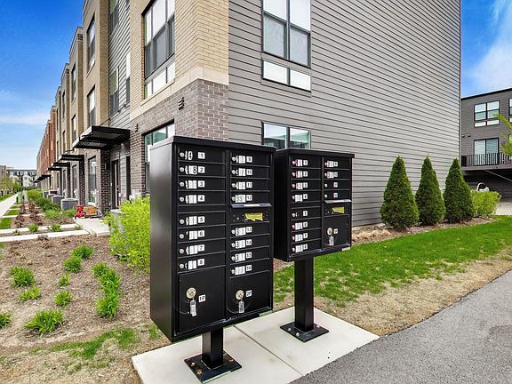 3rd image of 331 Summit Cir