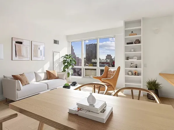 350 W 42nd St APT 42F, New York, NY 10036