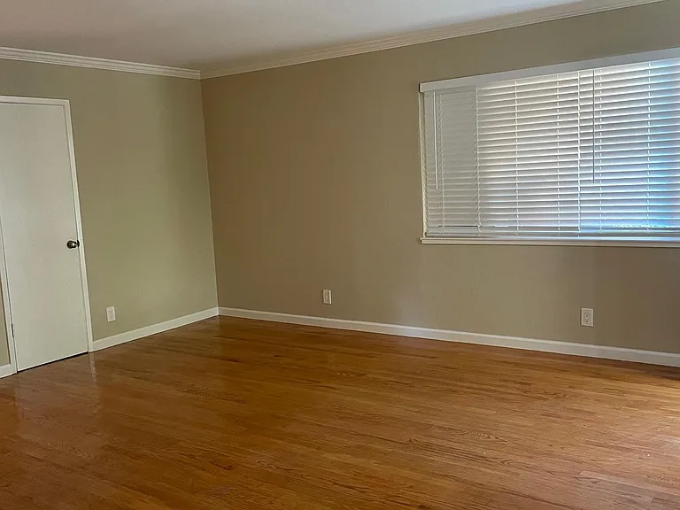 723 Menlo Ave #3 — Photo 2
