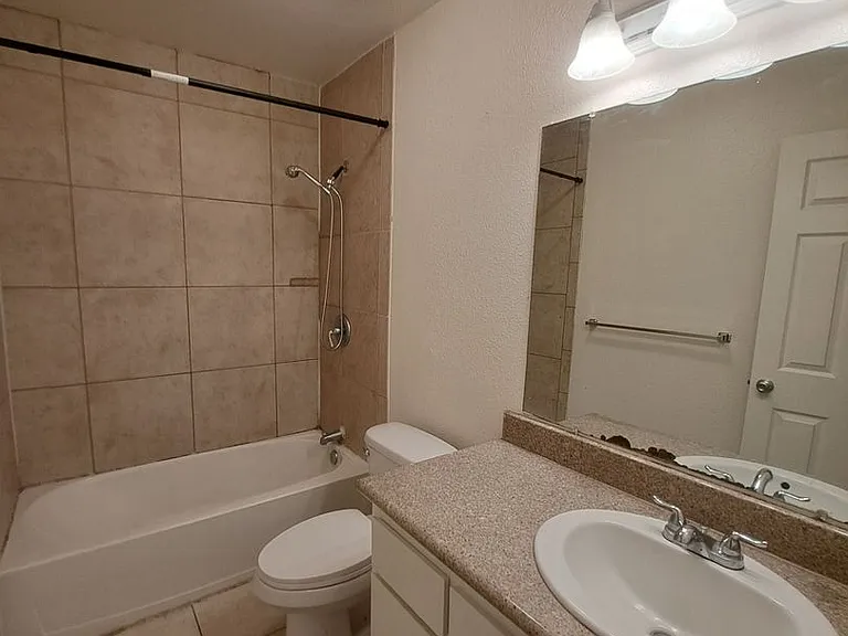 4781 E Ashlan Ave — Photo 12