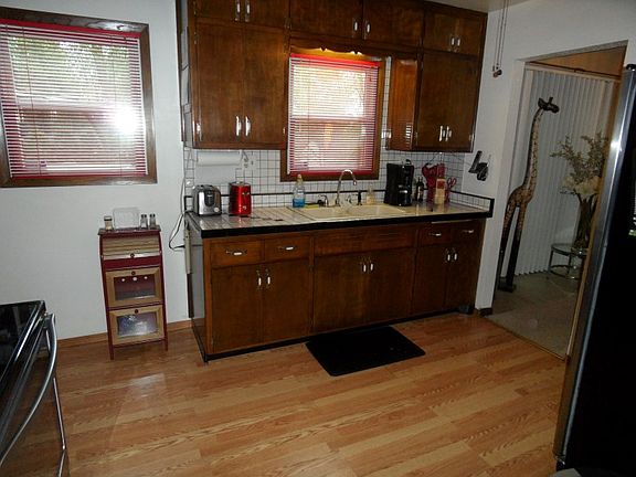 5th image of 1332 N 121st St