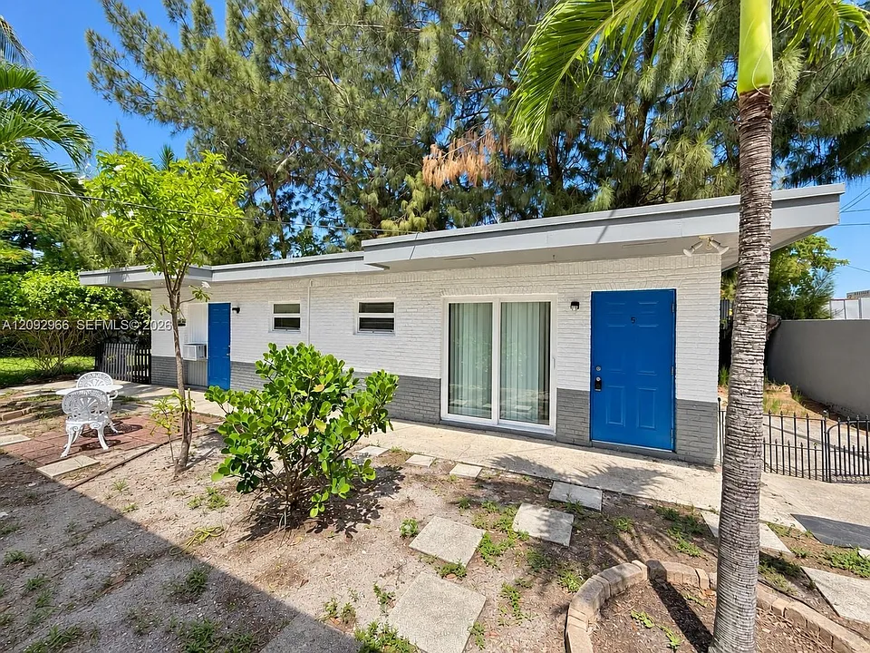 119 NW 43rd Ct #5