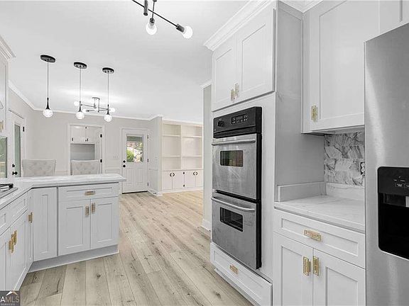 5th image of 4373 Buckingham Cir