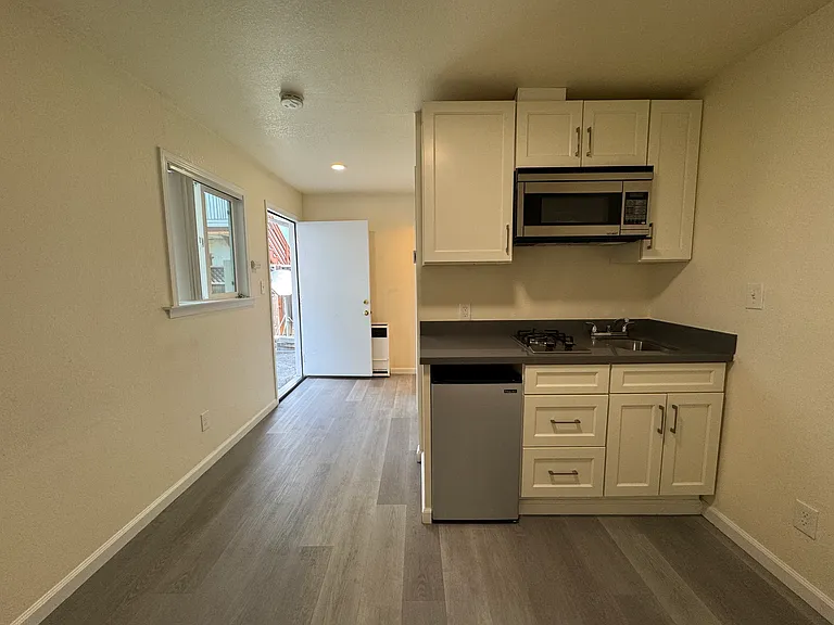 9838 Bancroft Ave #2 — Photo 2