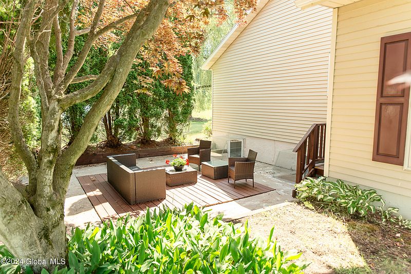 3rd image of 2 Kimberly Court