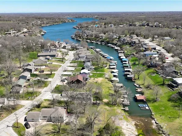 55 T St, Lees Summit, MO 64086