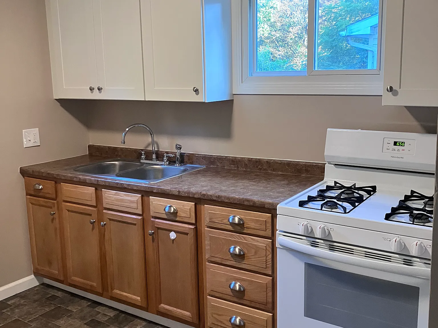 1 bed, 640 sqft, $995 — Photo 2
