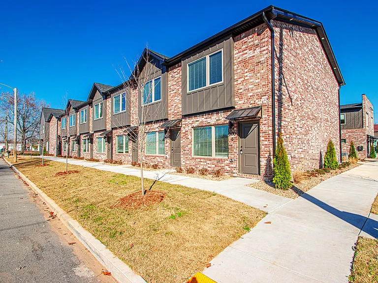 Leasing Now - New Townhomes, North Little Rock Argenta Arts Area — Photo 2