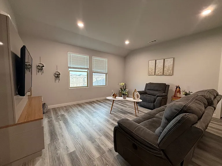 7606 Orange Blossom Rd — Photo 5