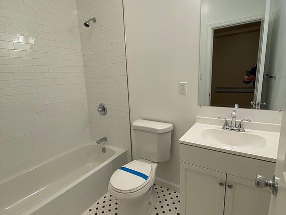 4th image of 1345 Clement St #17