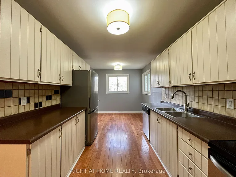 183 Autumn Hill Cres #UPPER — Photo 9