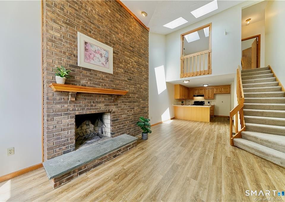 1st image of 33 Ivy Ln Unit 33